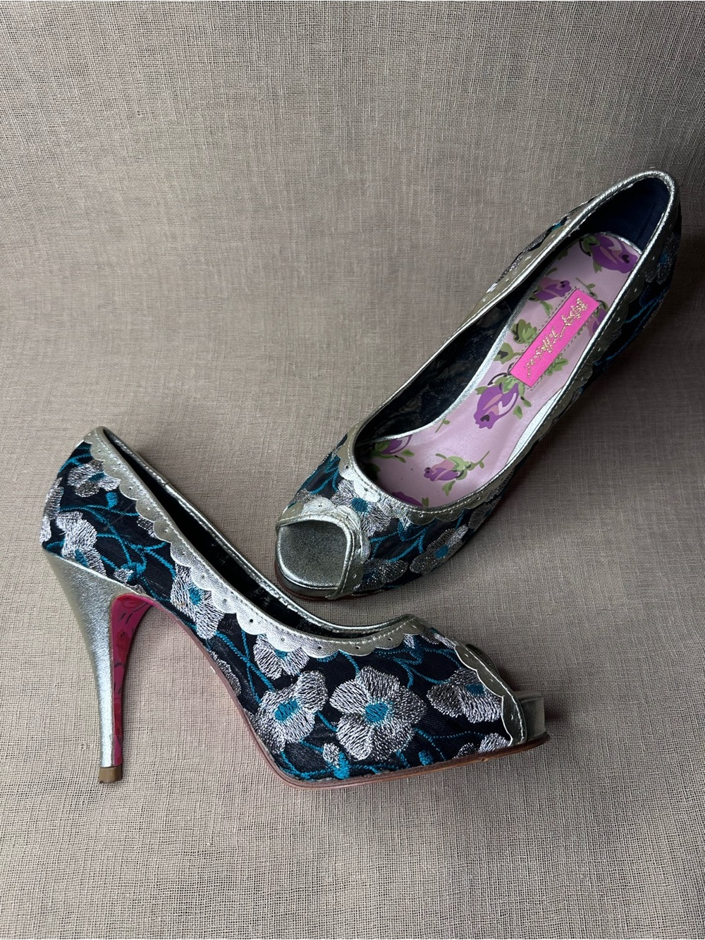 Betsey Johnson Embroidered Peep-toe Heels Sz 8